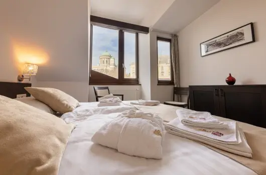 Bazilika alatti Panzi�, Esztergom