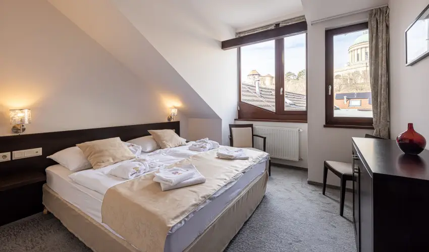 Bazilika alatti Panzi Esztergom