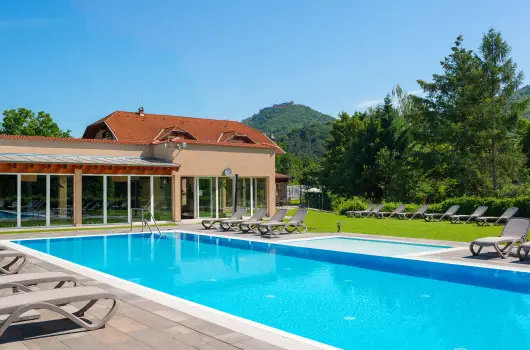 Honti Panzi�, Visegr�d, Esztergom - 20 km