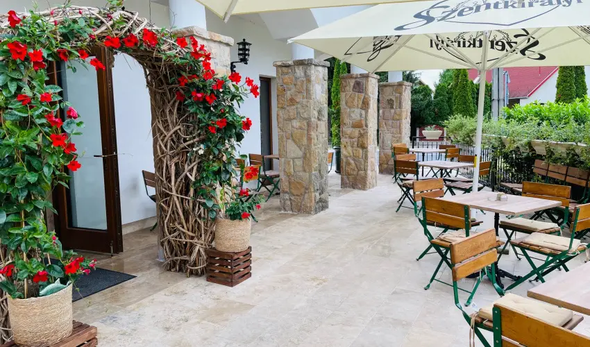 reg Halsz tterem s Fogad Tt