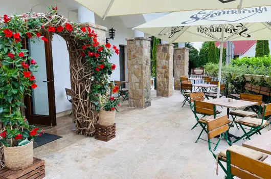 reg Halsz tterem s Fogad, Tt, Esztergom - 10 km