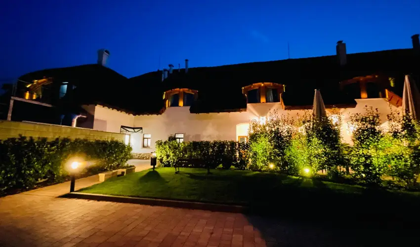 reg Halsz tterem s Fogad Tt