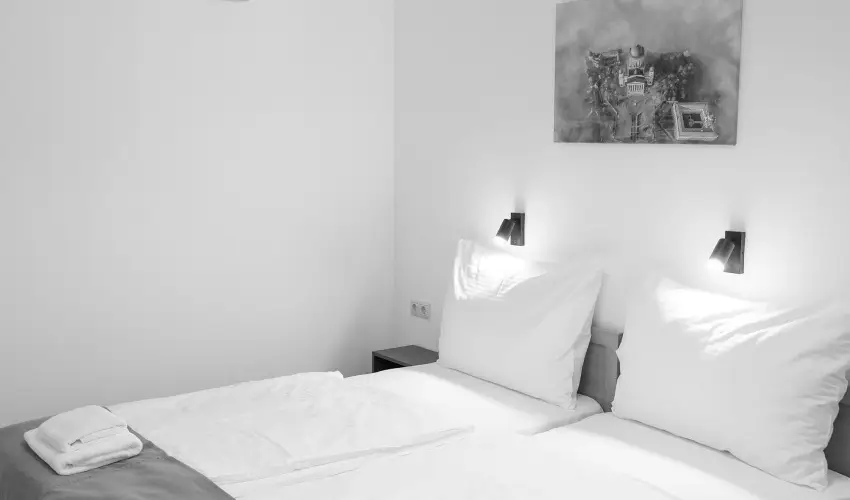 Hotel Adalbert - Boldog Meszl�nyi Zolt�n H�z  Esztergom